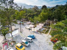 De Kampung Campsite, hotel i Rawang