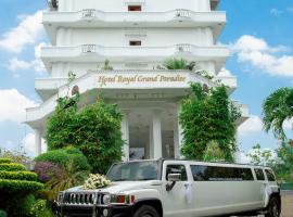 Hotel Royal Grand Paradise, hotel con parcheggio a Kelaniya