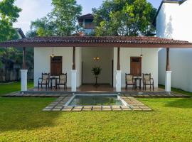 Summer House - Private villa close to International Airport BIA, cottage in Ja-Ela