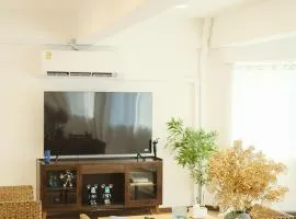 Private Full-Floor Spacious 5BR in China Town