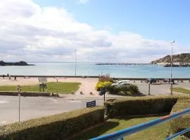 511 - A Erquy, en bordure de la plage du centre et à 300m du centre des commerces
