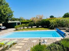 Villa -piscine - calme - proche d'Uzes, hotel en Blauzac