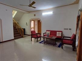 SHI's Velliangiri AC 3BHK Private Villa Near Adiyogi, Coimbatore، فندق مع موقف سيارات في Alāndurai