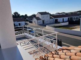 Appartement neuf 39m2 avec balcon à 250m de la plage, hotel in Saint-Vincent-sur-Jard