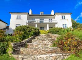 The White House, pet-friendly hotel in Saint Mawes