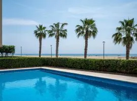 AT108 Comunidad con piscina en primera línea de la playa