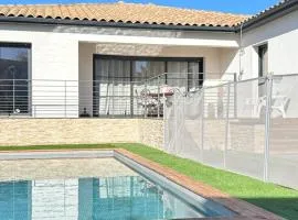 Villa contemporaine avec piscine