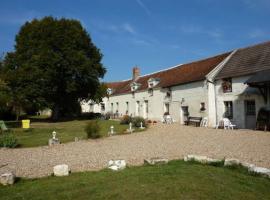 Maison dans belle longère - La Serrerie, cheap hotel in Thenay