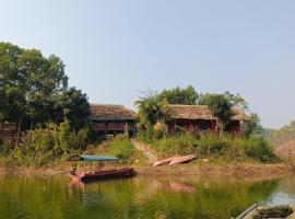 Giang Tien Homestay-VuLinh Farmstay ThacBa, отель с бассейном в городе Yên Bình