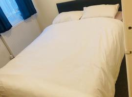 Portable Single room, hotel in Bury