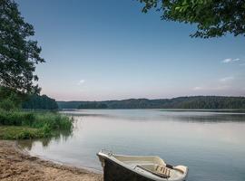 Brīvdienu parks Pensjonat nad jeziorem Lakeside pilsētā Brodnica Dolna