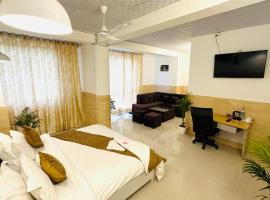 Hotel Relax In - Noida Sector 18, B&B in Noida