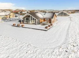 Cozy Home In Vinderup With Kitchen