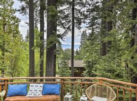 Tahoe Oasis - West Shore Chalet with View & Hot Tub! home, hotel dengan parkir di Homewood