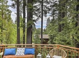 Tahoe Oasis - West Shore Chalet with View & Hot Tub! home, khách sạn có chỗ đậu xe ở Homewood
