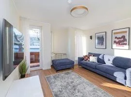 Riverfront 1BD Old Town Apartment by Hostlovers