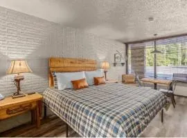 Stonegate Lodge King Bed WIFI Roku TV Salt Water Pool Room #203