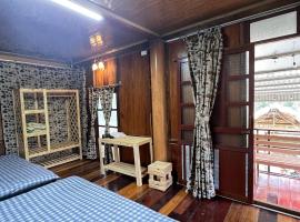 Homestay NHÀ CỦA CHI, δωμάτιο σε οικογενειακή κατοικία σε Hòa Bình