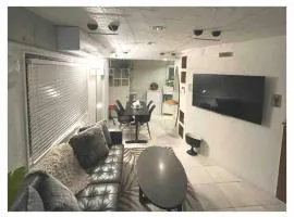 919Takarazuka 宝塚駅前 デザイナーズ2Bed Room Max6人甲子園-大阪-神戸迄25分