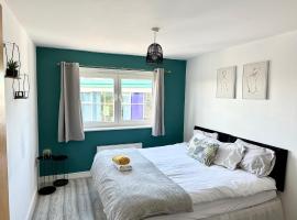 Cosy 2 Bed Apartment 5 min walk from London Tube Station、Barkingsideのアパートメント