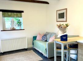 The Cowshed - Cottage in Cornwall, hotel with parking in Jacobstow