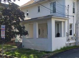 NYC Gateway: Cozy Home with Easy Access, hotel din Passaic