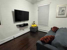 NYC Gateway: Cozy Home with Easy Access, apartamento em Passaic