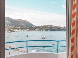 Room with amazing sea view, cabana o cottage a Himare