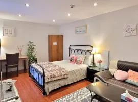 Mainfloor Spacious Room in Toronto