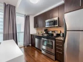 Stunning 1BR APT steps away from CN tower with balcony
