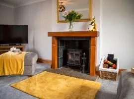 Oak House - sleeps 10 with Bar & Games room