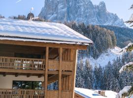 Apartments Villa Sofia, appart'hôtel à Santa Cristina Valgardena