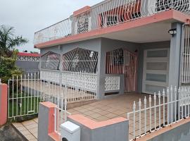 Cozy Cute Home 2nd floor, feriebolig i Fajardo