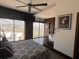 Penthouse de lujo con jacuzzi y vistas panorámicas
