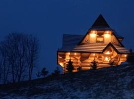 Dom na Zapotoczu. Góralski dom na wyłączność na szczycie skały., hotel in Kasinka Mala