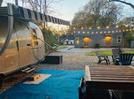 Boho Blue & Airstream Nearby All Things Memphis, hotell i Memphis