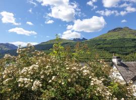 Rowantree Cottage, hotel with jacuzzis in Arrochar