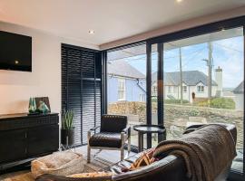 Waterside Garden, place to stay in Appledore