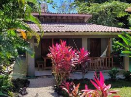 Charming Beach House, hotel a Carmen