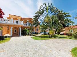 Luxury Villa Classic style - 7 min. from the beach, hotel with parking in San Felipe de Puerto Plata