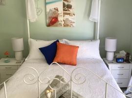 Azalea Bed and Breakfast Hideaway, hotel perto de Tura Beach Country Club, Tura Beach