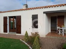 Maison 6 pers à 900m de la plage avec terrasses et parking, animaux acceptés - FR-1-194-414