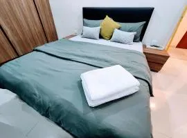 Kozi Square Twin Room with free Wi-fi & Carpark