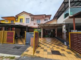 Homestay LaNik Saujana Utama 2 – hotel z parkingiem w mieście Kampong Kubu Gajah Dalam