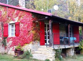 Cottage a Bossolasco con piscina, hotel i Niella Belbo