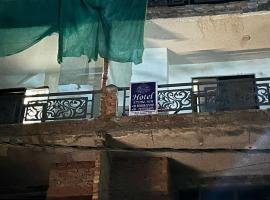 OYO Flagship Hotel Prime Inn: bir Yeni Delhi, Chattarpur oteli