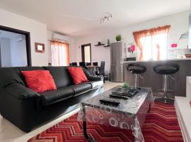 Modern Spacious 2BD Penthouse with 2 Terraces - Close to Luqa Airport: Luqa şehrinde bir daire