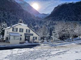 Hotel O Chiroulet, hotell i Bagnères-de-Bigorre