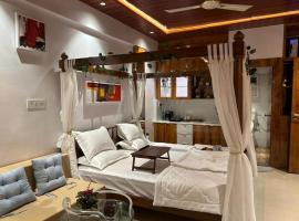 Jacuzzi Hut Staycation, hotel in Karjat