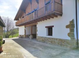 Apartamento rural con entrada independiente, hotel em Muxika